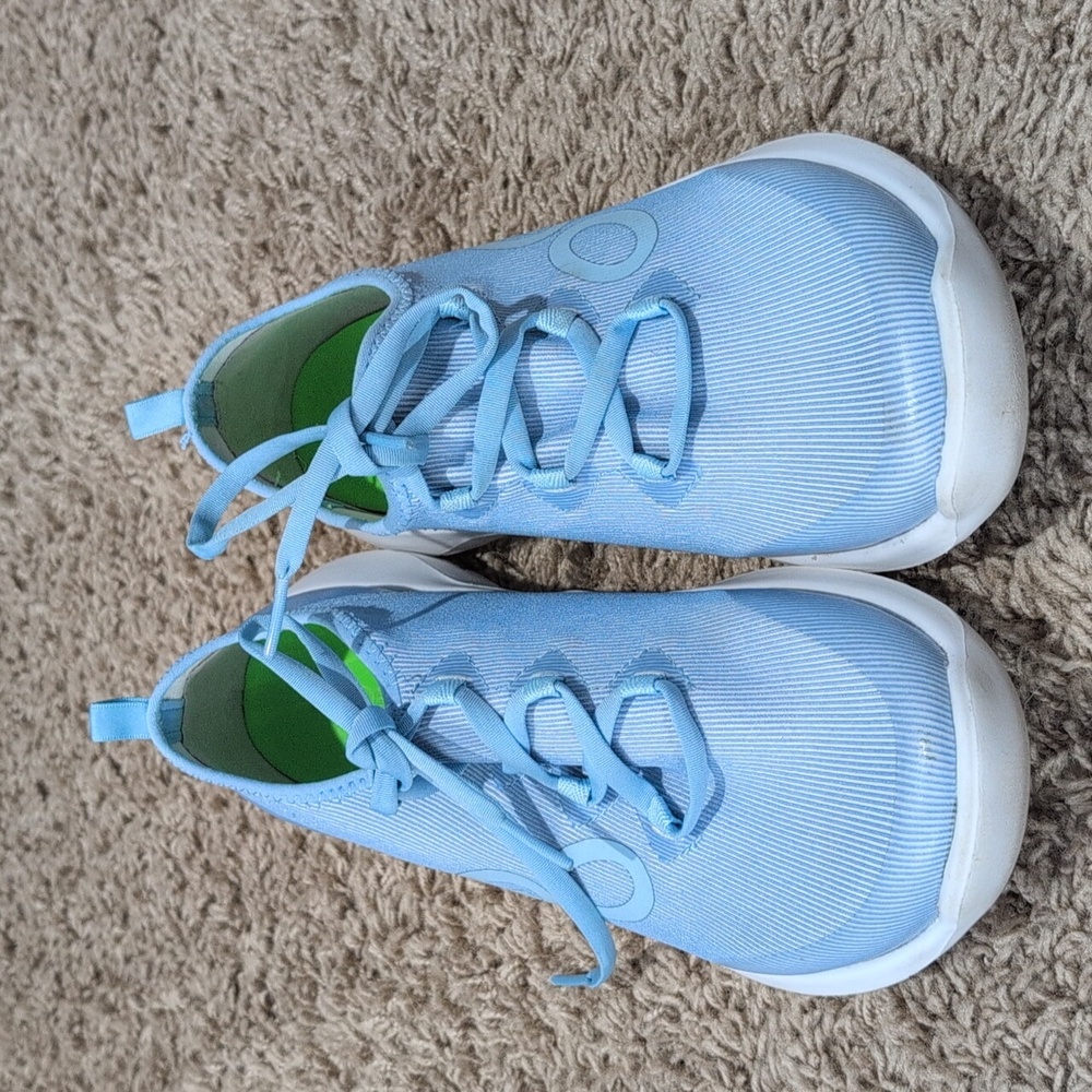 Gently Used OOmg Sport LS Active Recovery shoe 9